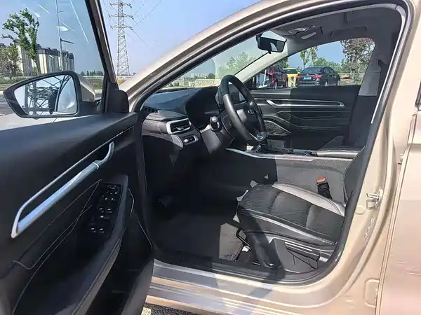 Geely Emgrand 2023