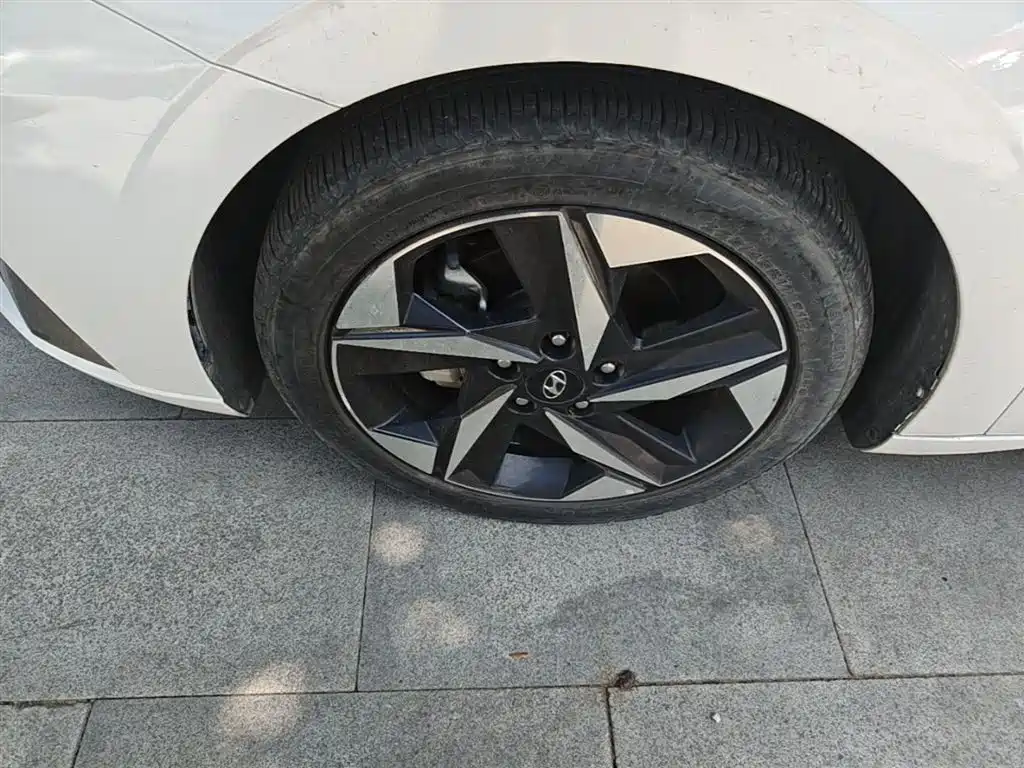Hyundai Elantra 2022 — фото 23