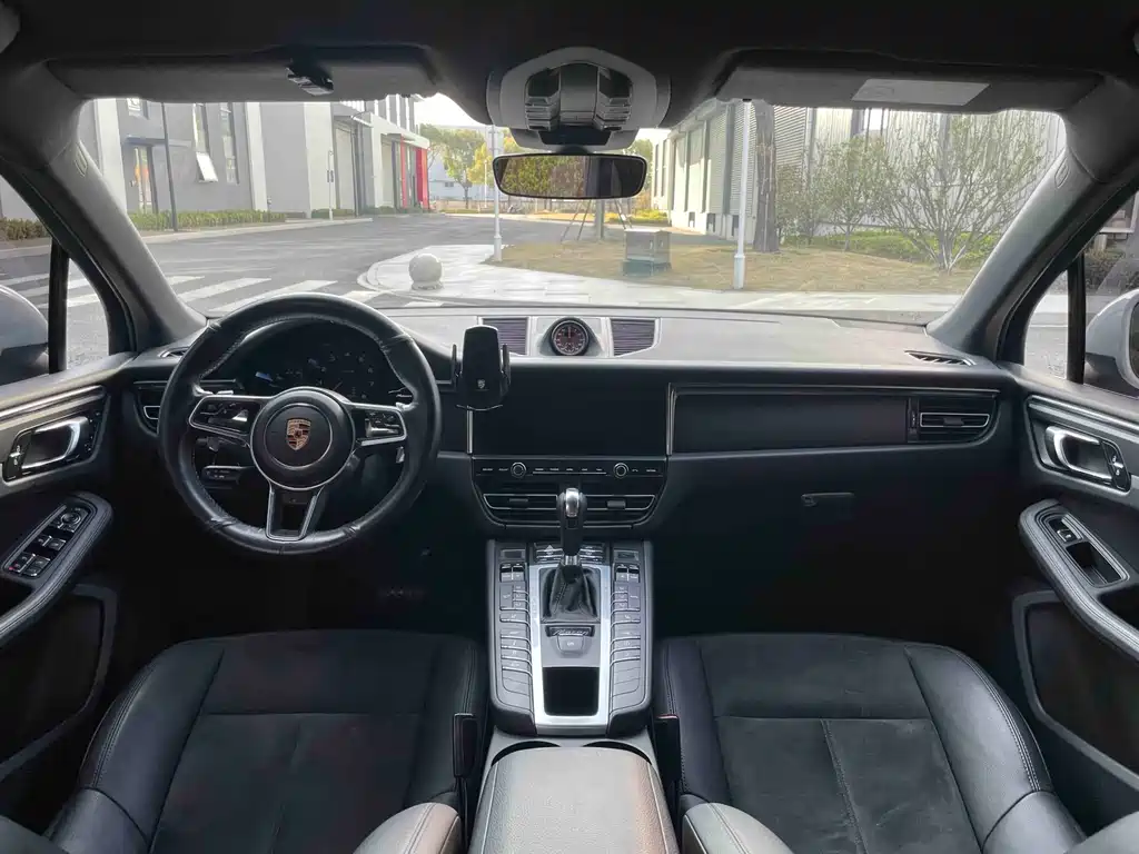 Porsche Macan 2021 — фото 15
