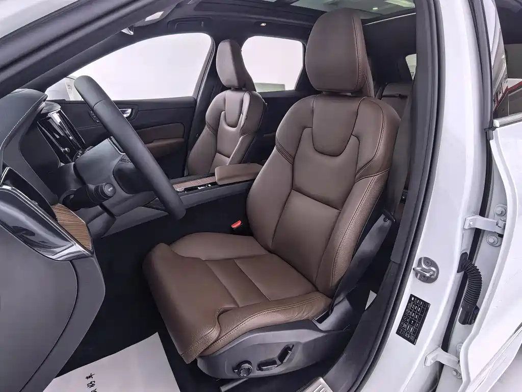 Volvo XC60 2024 — фото 19
