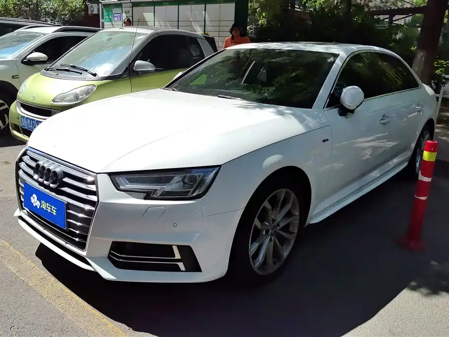 Audi A4L 2018 — фото 1