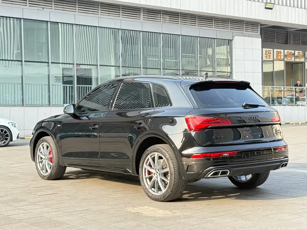 Audi Q5L 2023 — фото 6