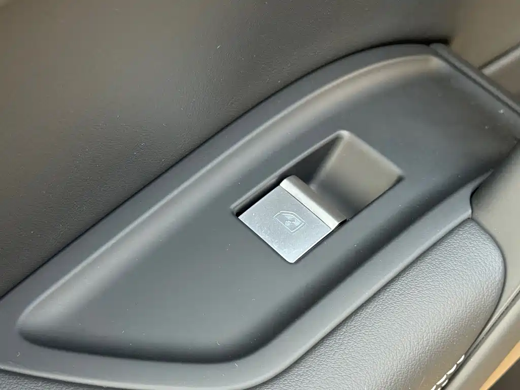 Audi Q5L 2023 — фото 20