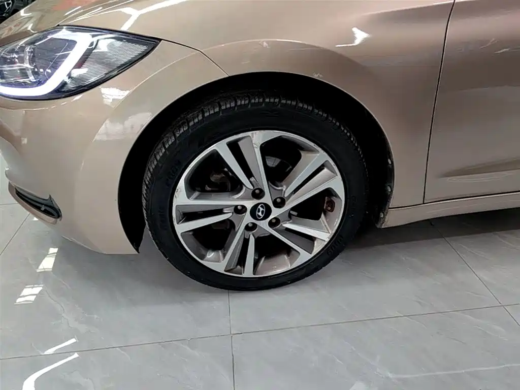 Hyundai Elantra 2016 — фото 23