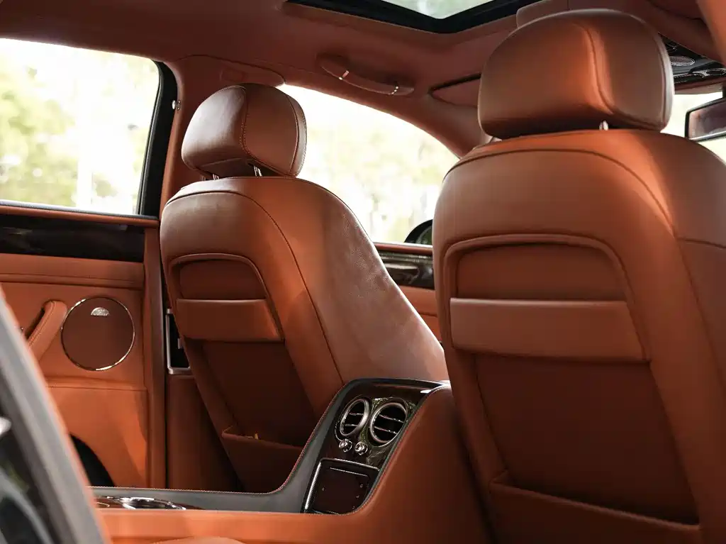 Bentley Flying Spur 2018 — фото 16