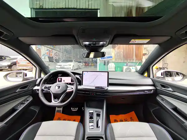 Volkswagen Golf 2024