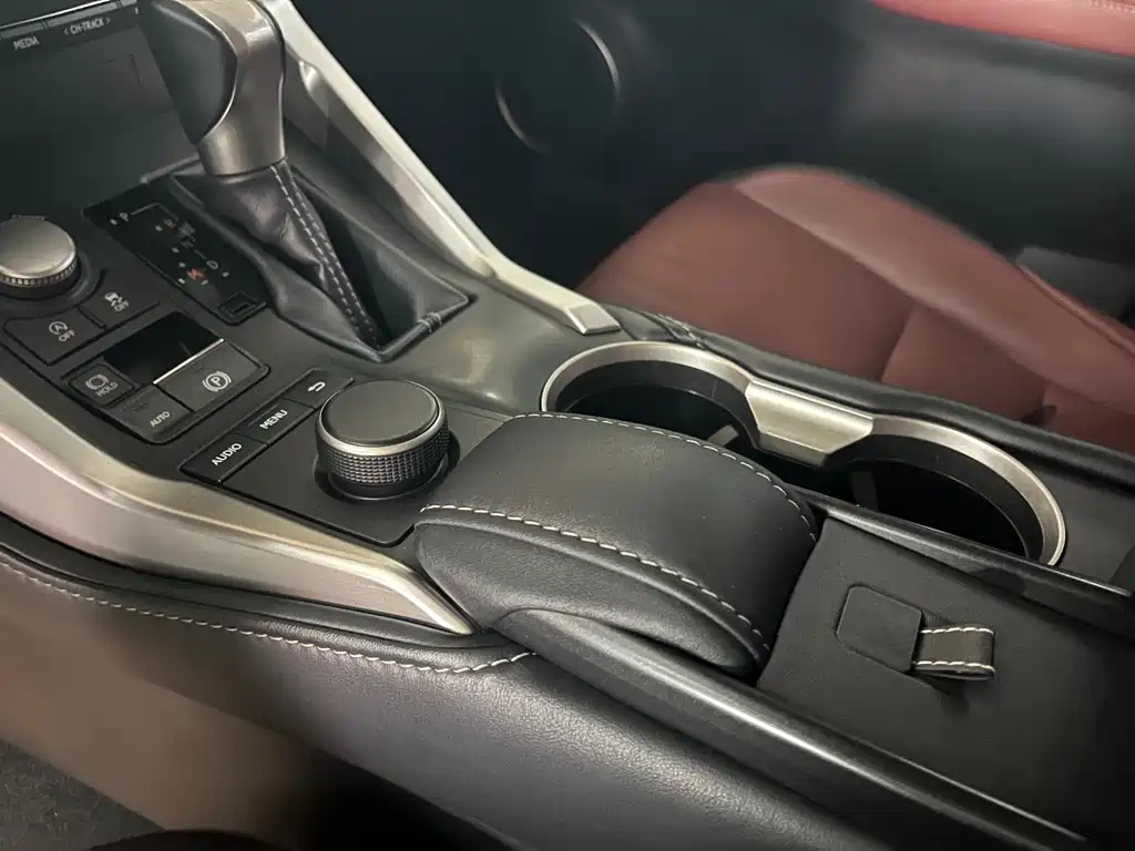 Lexus NX 2015 — фото 10