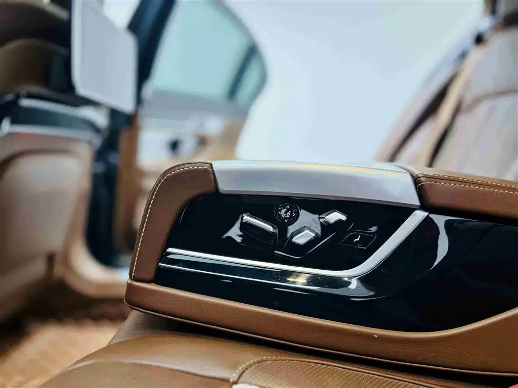 BMW 7 Series 2018 — фото 15