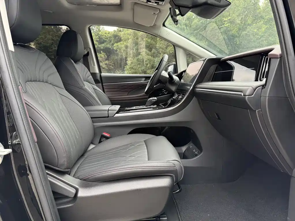 GAC Motor Trumpchi M8 2025 — фото 14
