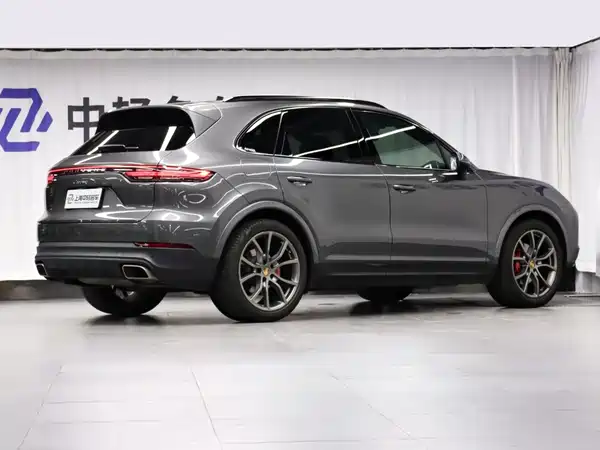 Porsche Cayenne 2021