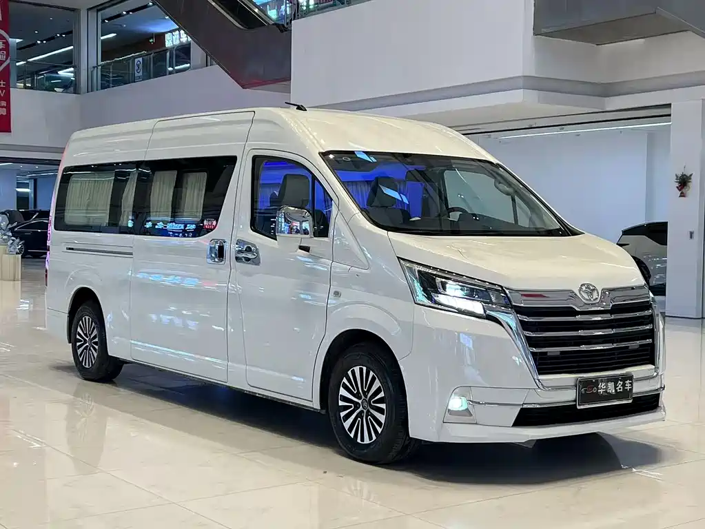 Toyota Hiace 2021 — фото 3