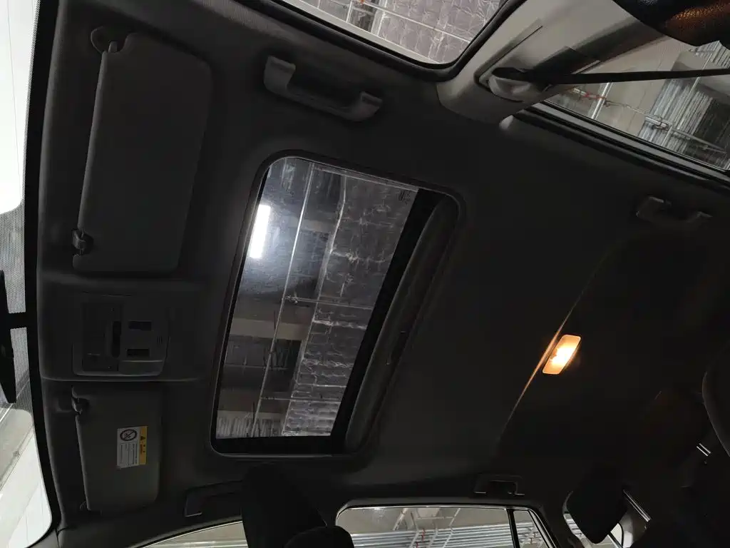 Toyota RAV4 2018 — фото 14