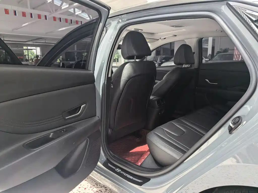 Hyundai Elantra 2023 — фото 12
