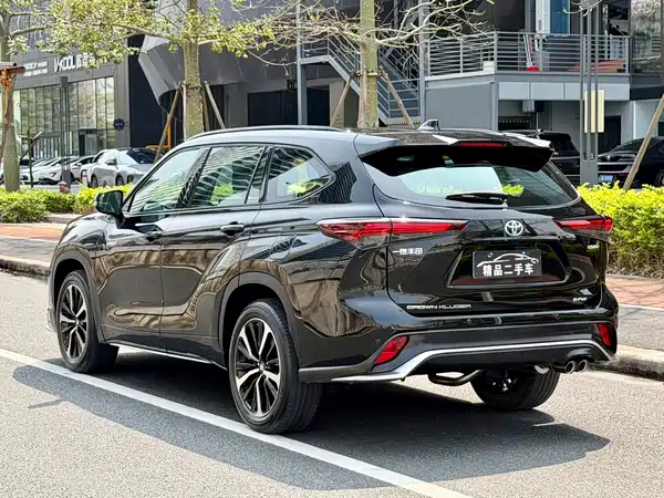 Toyota Crown Kluger 2024