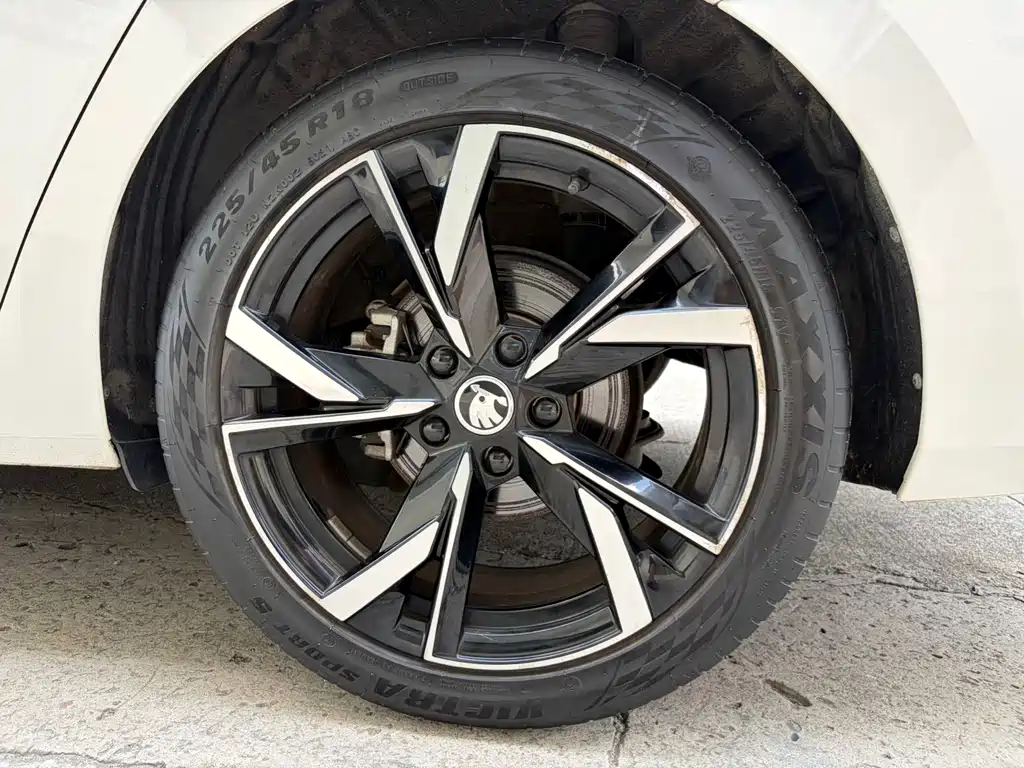 Skoda Octavia 2022 — фото 22