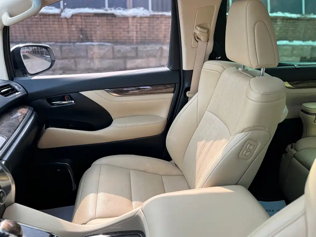 Toyota Alphard 2022 — фото 9