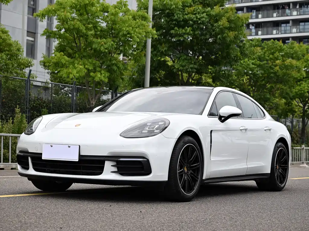 Porsche Panamera 2019 — фото 1
