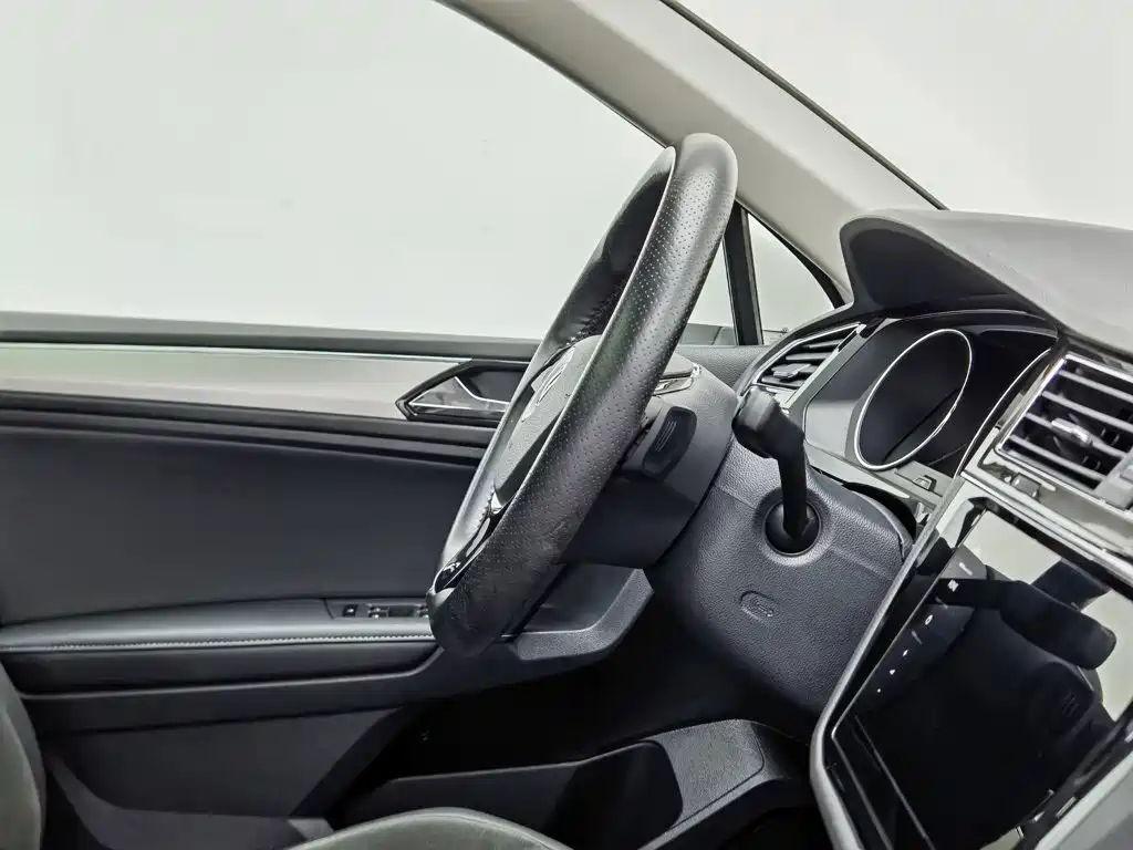 Volkswagen Tiguan L 2020 — фото 22