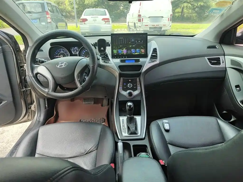 Hyundai Elantra Langdong 2016 — фото 10