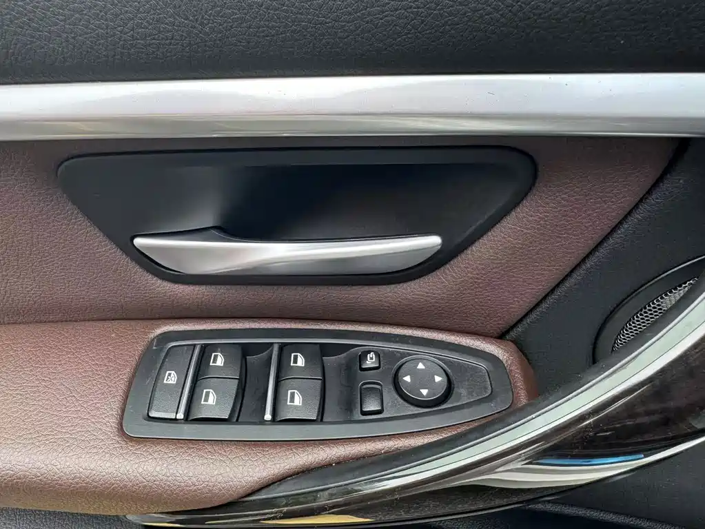 BMW 3 Series 2019 — фото 9