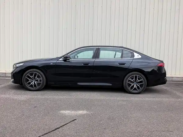 BMW i5 2025