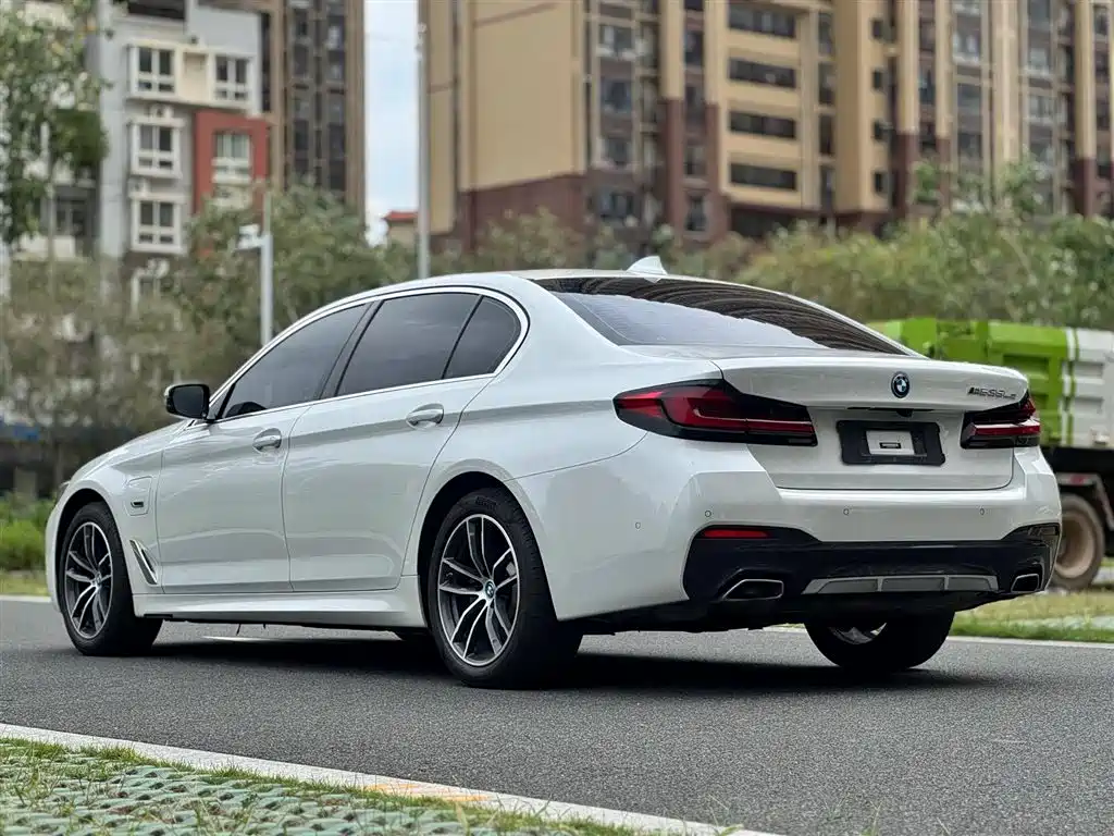 BMW 5 Series New Energy 2023 — фото 7
