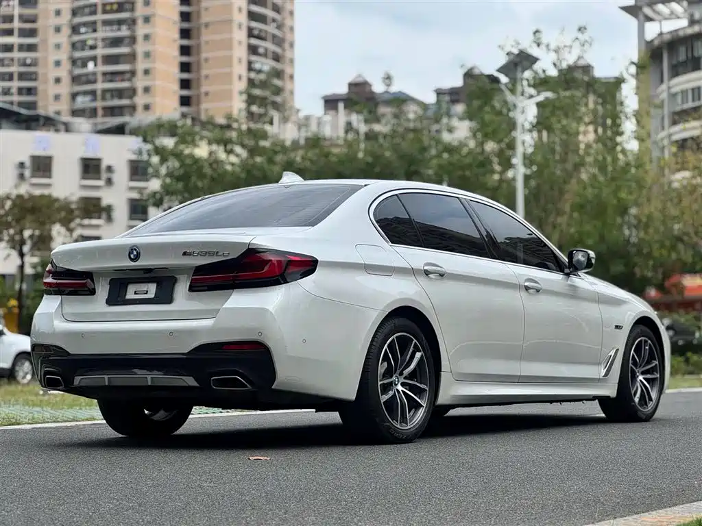 BMW 5 Series New Energy 2023 — фото 9