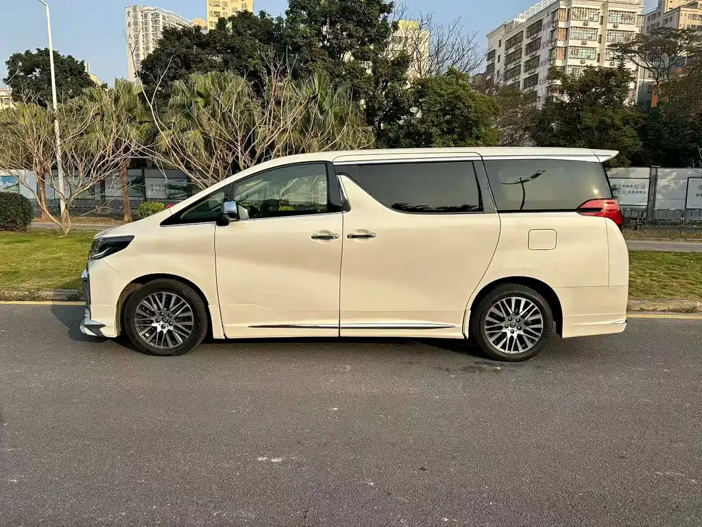 Toyota Alphard 2017 — фото 4