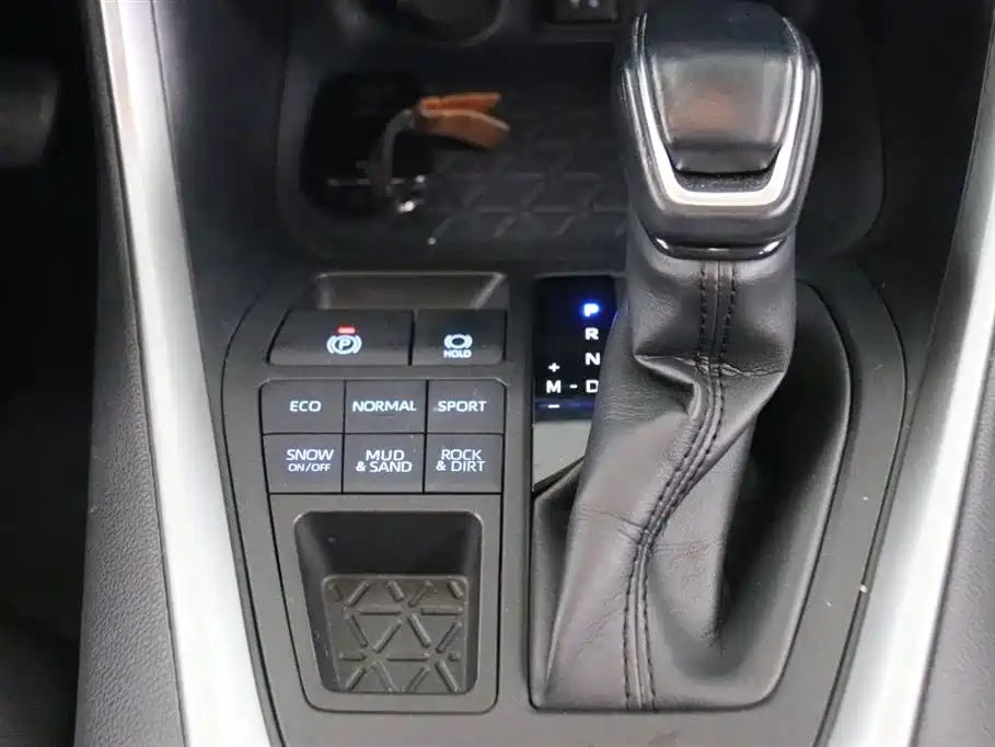 Toyota RAV4 2020 — фото 10