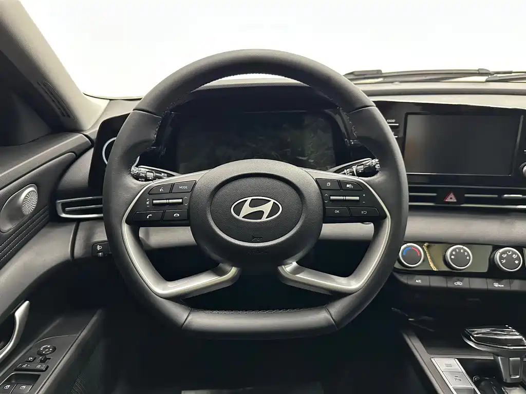 Hyundai Elantra 2024 — фото 10