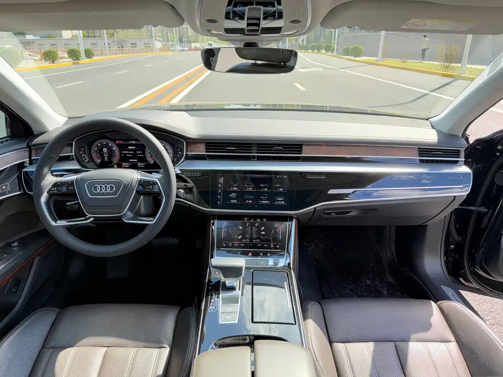 Audi A8 2019 — фото 12