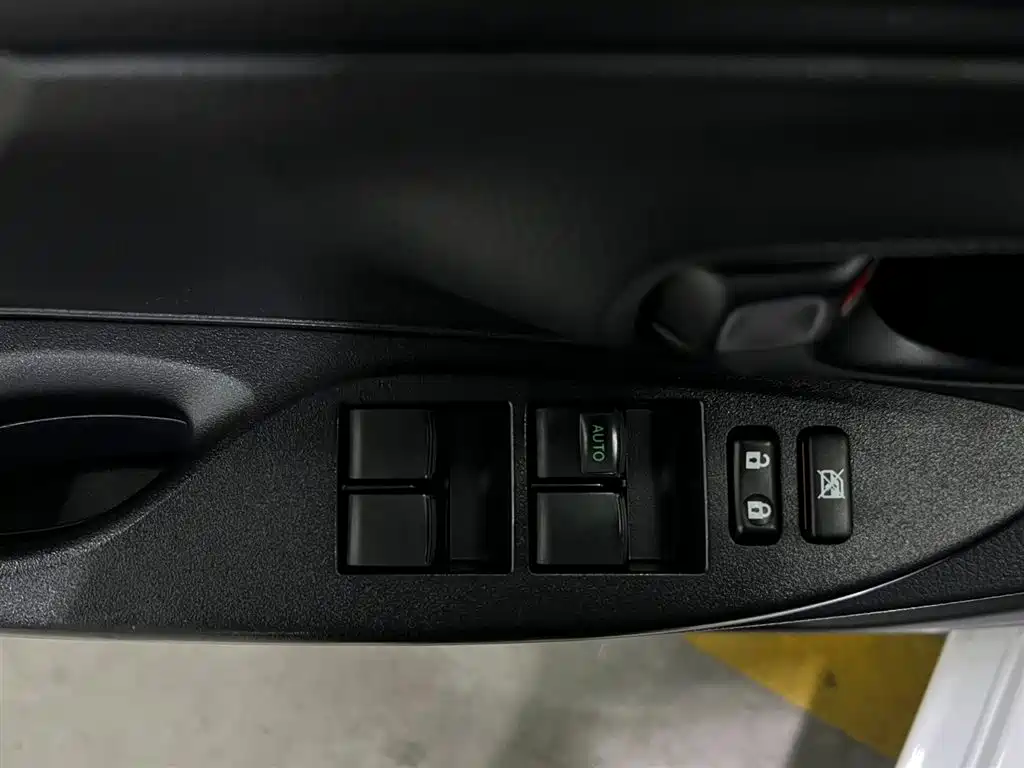 Toyota Yaris L 2022 — фото 9