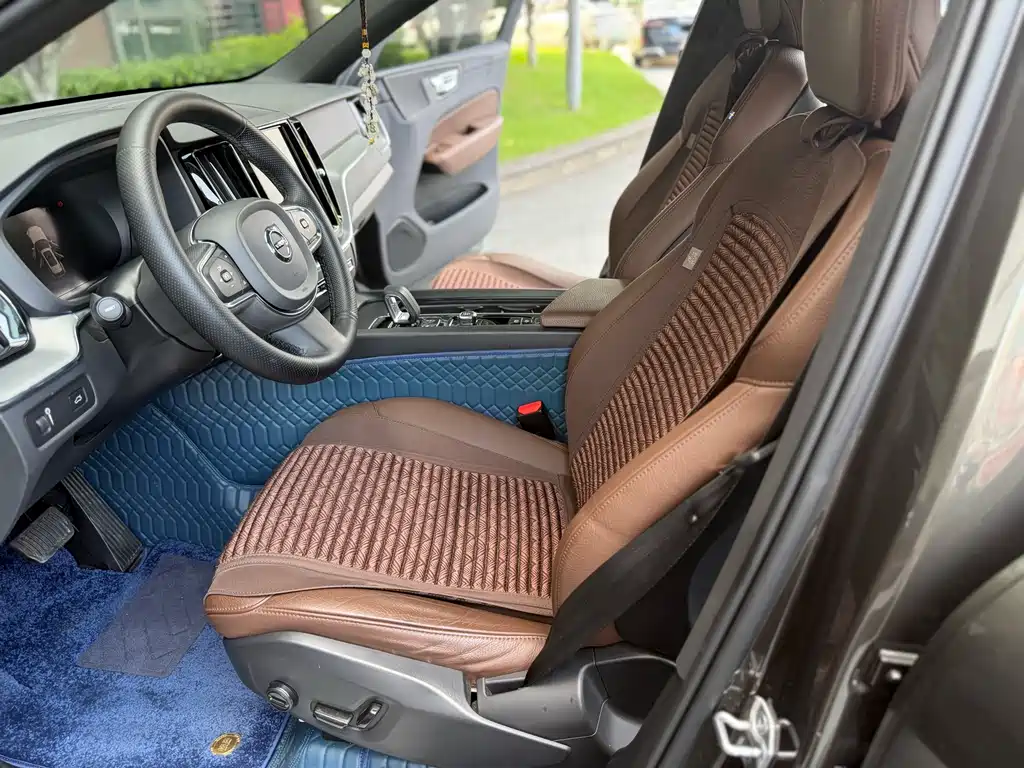 Volvo XC60 2022