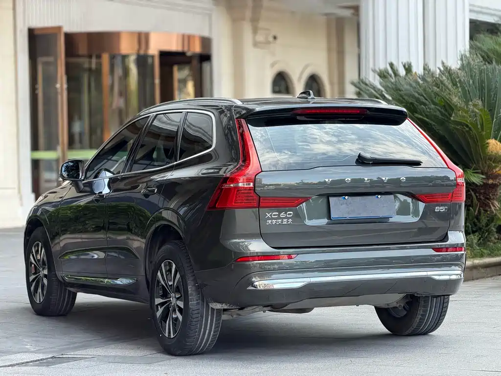 Volvo XC60 2022 — фото 8