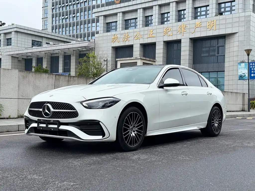 Mercedes-Benz C-Class 2024 — фото 1