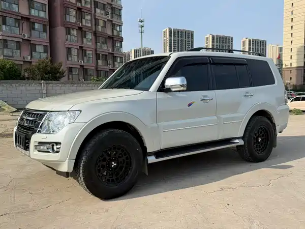 Mitsubishi Pajero 2018