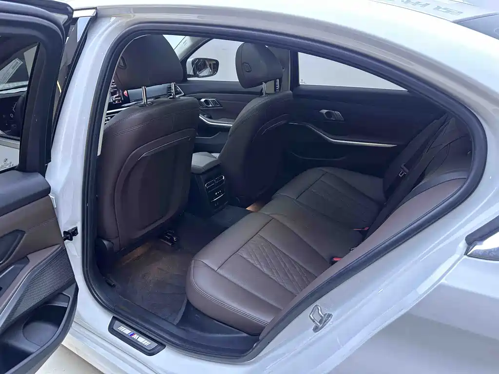 BMW 3 Series 2023 — фото 10