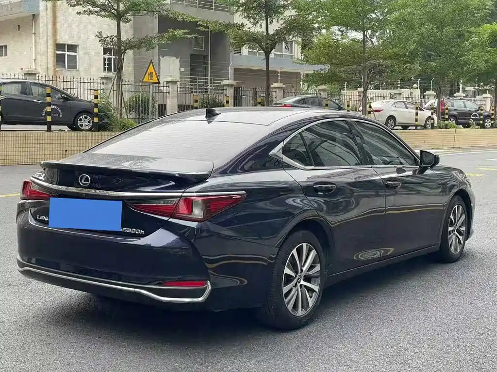 Lexus ES 2019 — фото 3