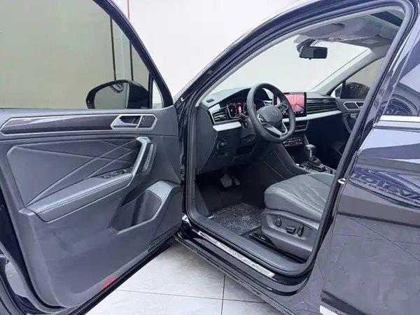 Volkswagen Tiguan L 2023