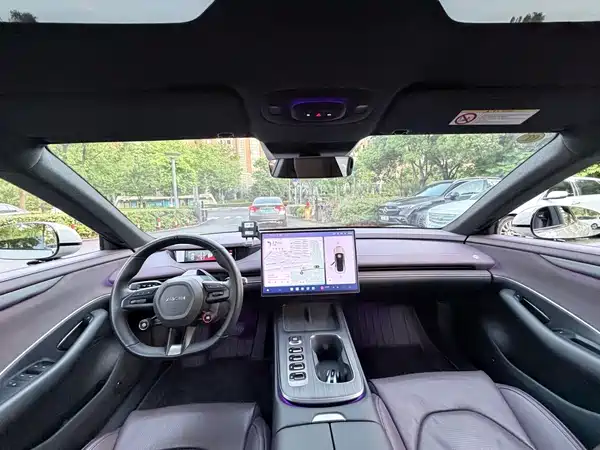 Xiaomi SU7 2024