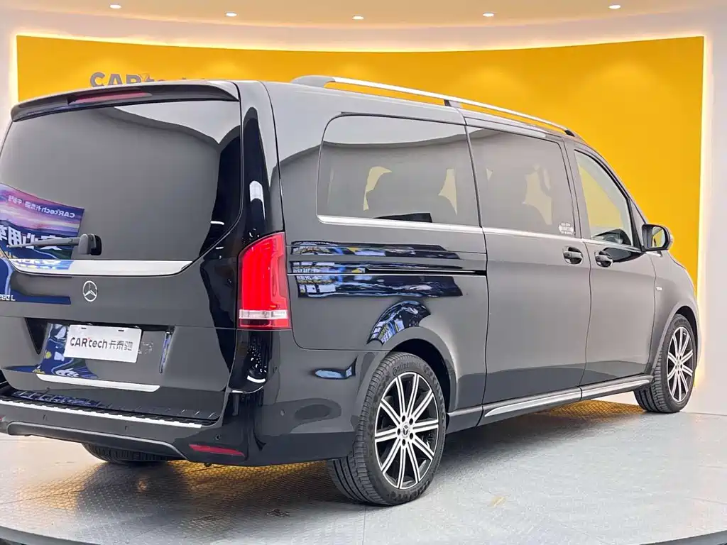 Mercedes-Benz V-Class 2023 — фото 21