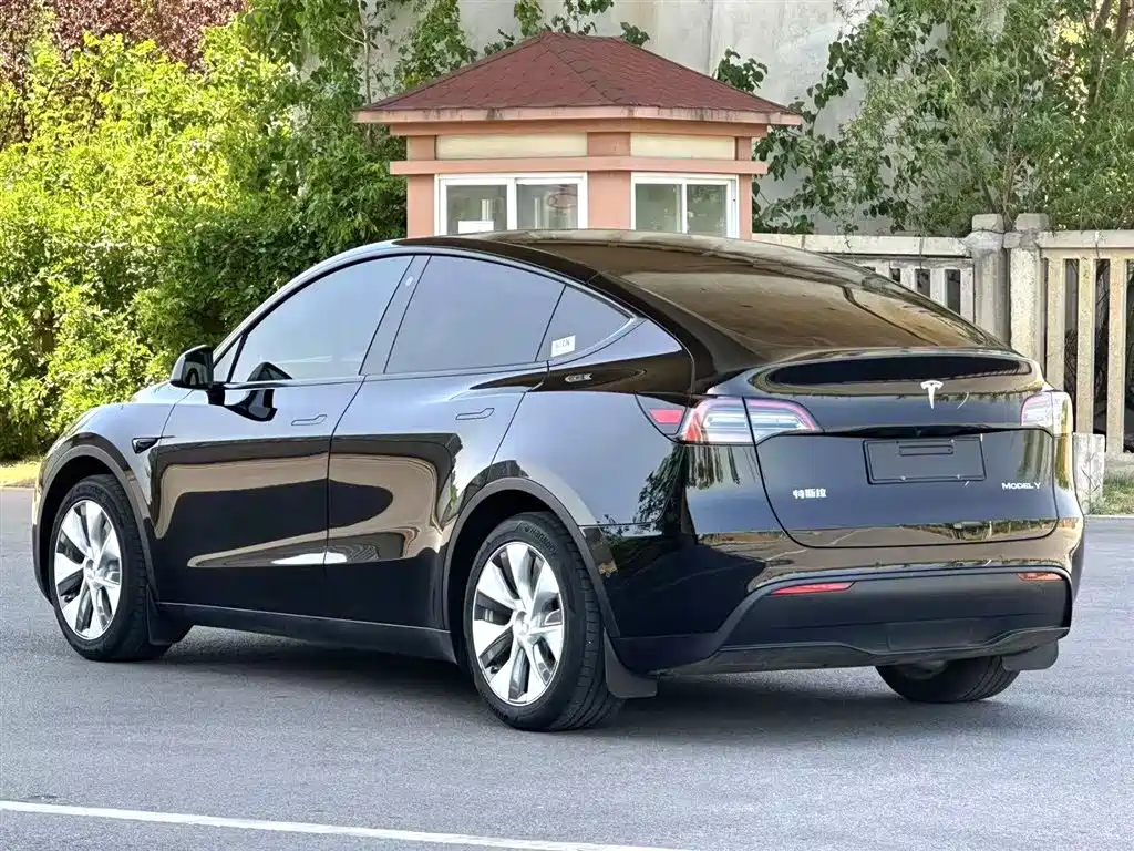 Tesla Model Y 2022 — фото 9