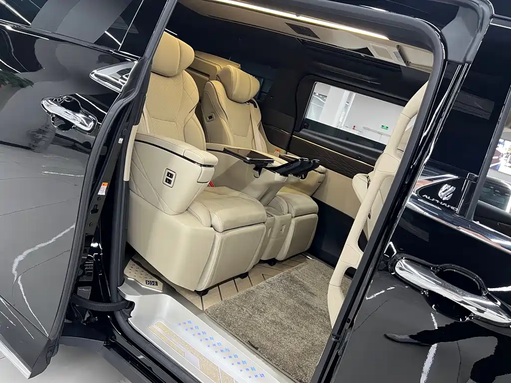 Toyota Alphard 2024 — фото 13