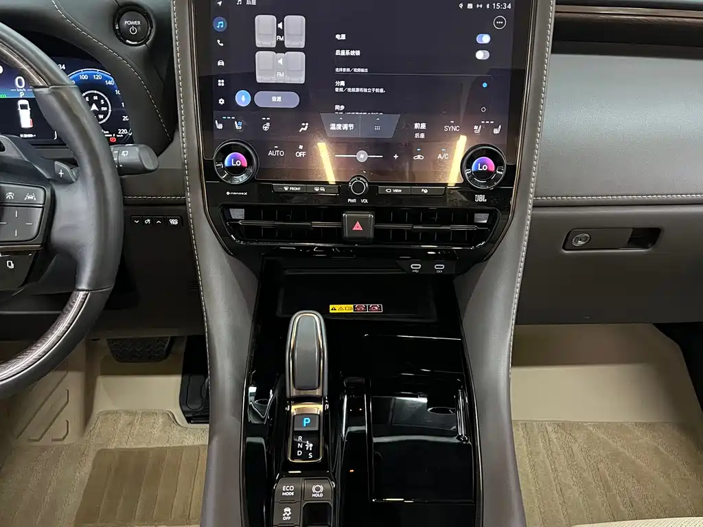Toyota Alphard 2024 — фото 18