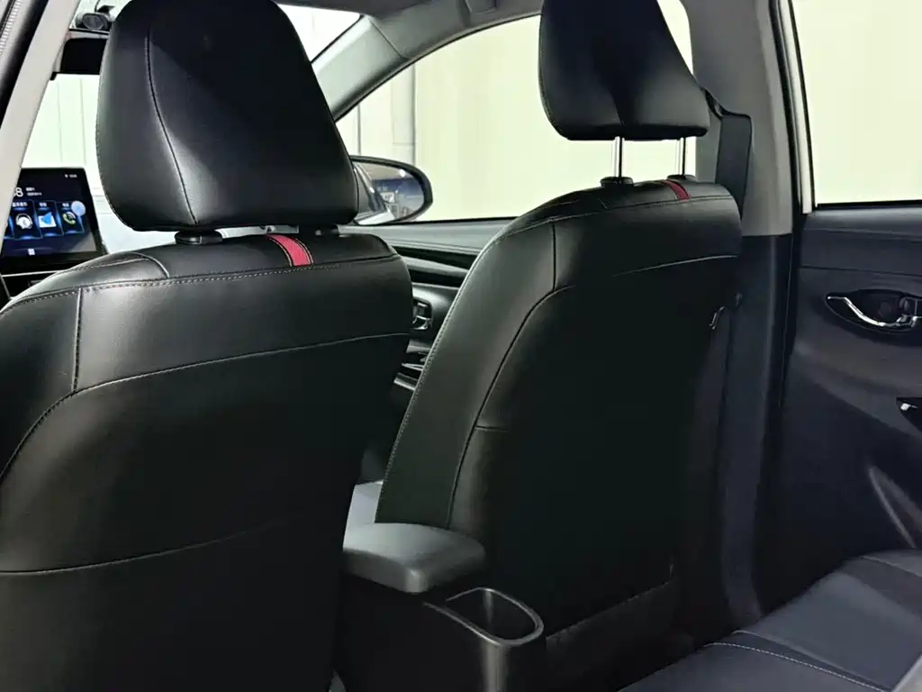 Toyota Yaris L 2022 — фото 8