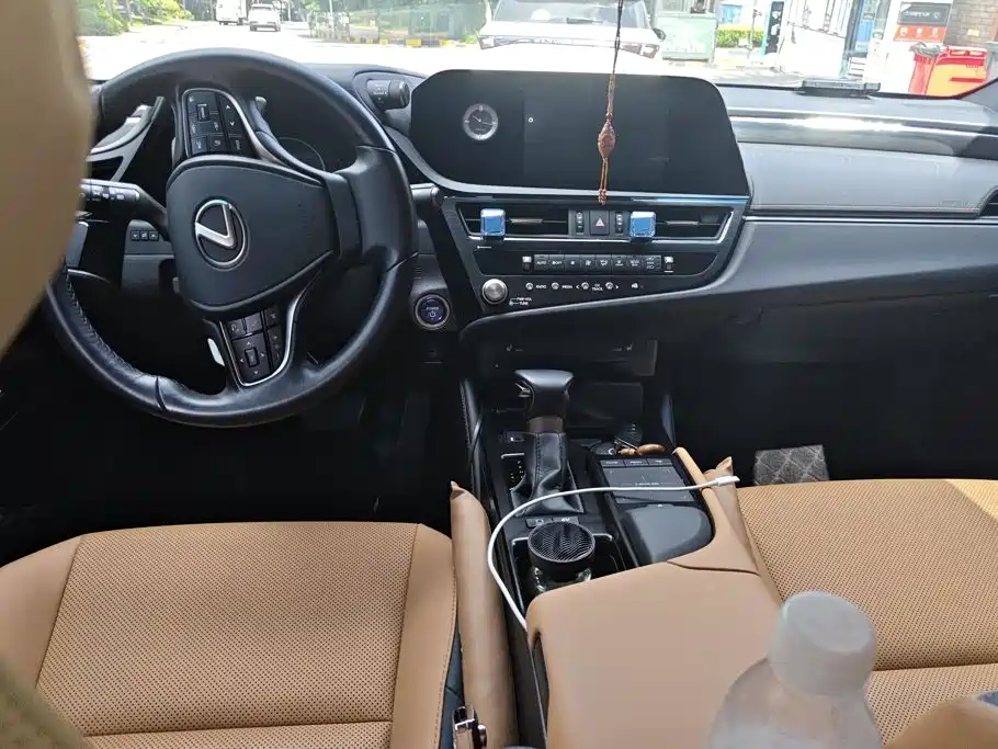 Lexus ES 2021 — фото 12