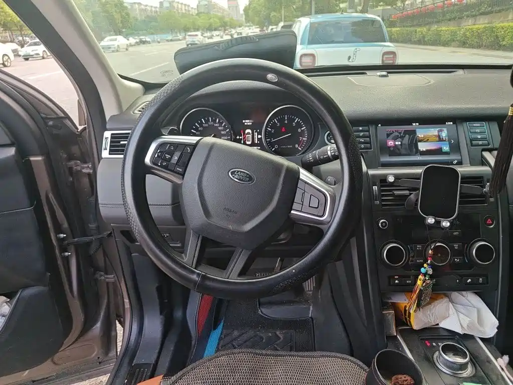 Land Rover Discovery Sport 2017 — фото 3