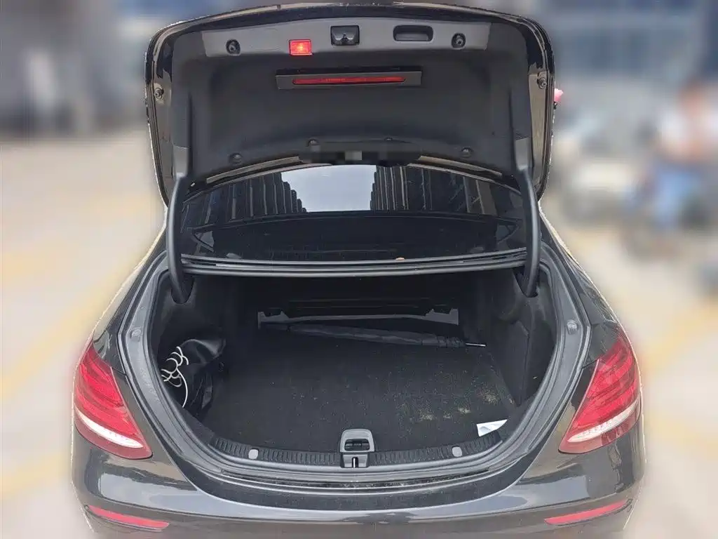 Mercedes-Benz E-Class 2019 — фото 16