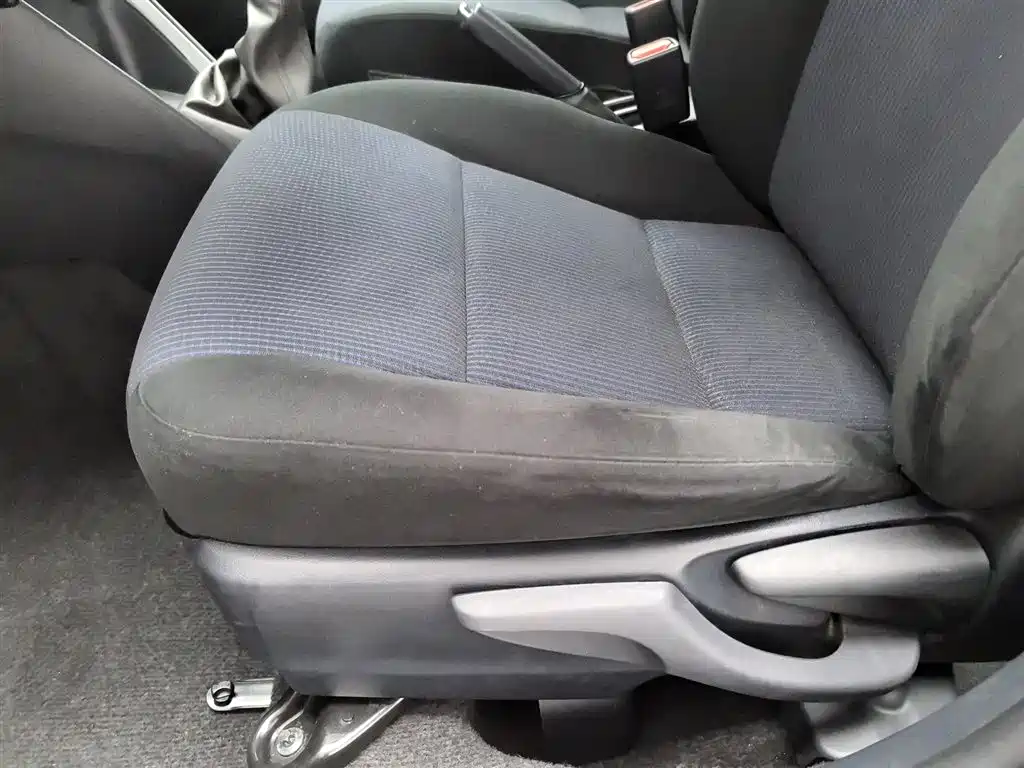 Toyota Yaris L 2015 — фото 20