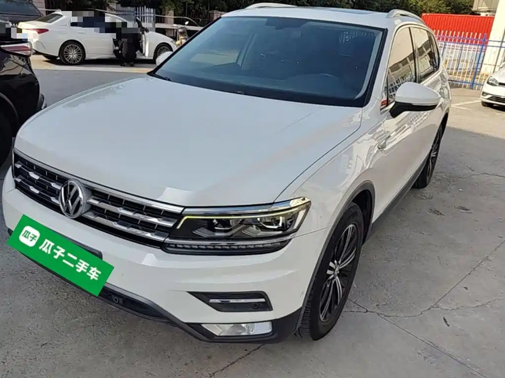 Volkswagen Tiguan L 2018 — фото 1